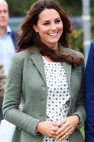 Kate Middleton faz sua primeira aparição pública, nesta sexta-feia (30) desde o anúncio de sua gravidez