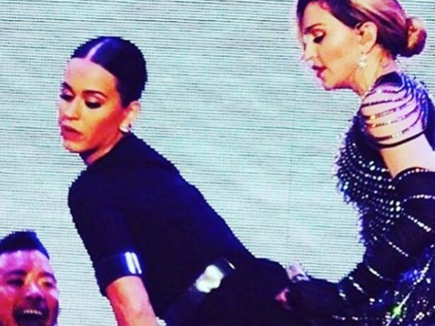 Katy Perry participa de show de Madonna