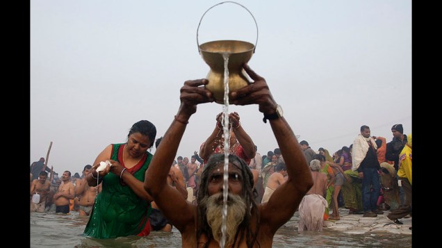  <br><br>  Devoto hindu durante o primeiro grande banho Shahi Snan, Índia