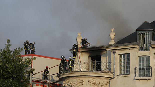 Incêndio no Hotel Lamert começou no teto e no telhado do edifício