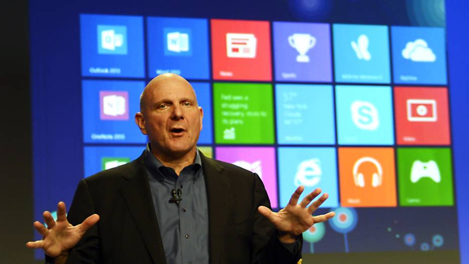 CEO da Microsoft, Steve Ballmer durante o lançamento do sistema operacional Windows 8, em Nova York