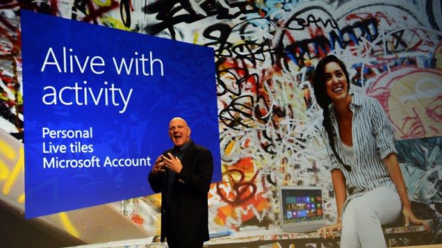 CEO da Microsoft, Steve Ballmer durante o lançamento do sistema operacional Windows 8, em Nova York