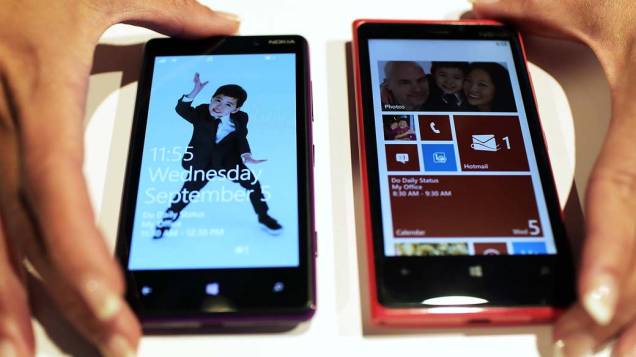Nokia apresenta os novos smartphones Lumia 820 e 920 com sistema operacional Microsoft Windows 8 em evento de lançamento em Nova York
