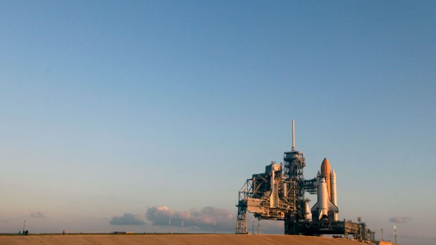<p>Ônibus espacial Discovery chega a plataforma de lançamento A39, em 21 de setembro de 2010 no Centro Espacial Kennedy</p>