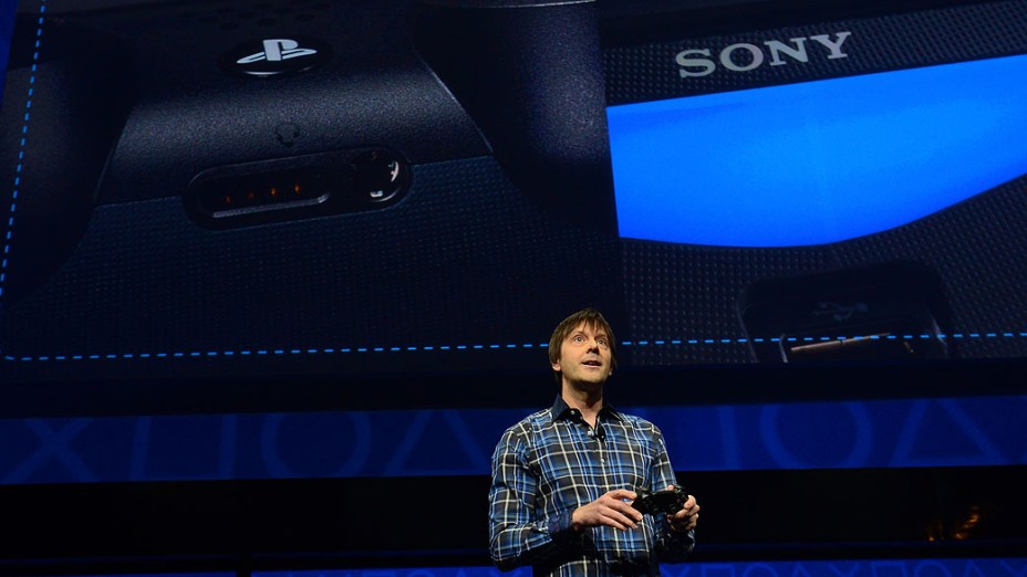 O designer de games Mark Cerny apresenta a nova plataforma do Playstation 4, em Nova York