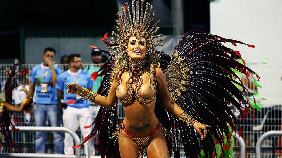 A modelo Andressa Urach, diva de bateria da Leandro de Itaquera