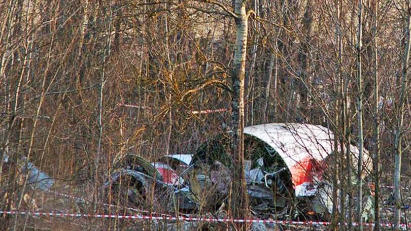 O acidente com o avião no qual viajava o presidente polonês Lech Kaczynski deixa 96 mortos na localidade de Smolensk, na Rússia - 10/04/2010