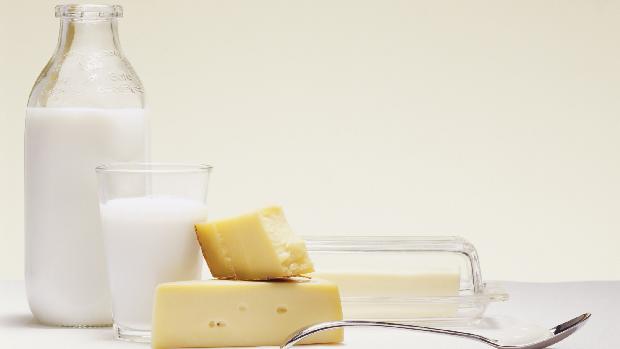 Os estudos não encontraram evidências entre um maior consumo de cálcio por meio da alimentação ou de suplementos e a redução da osteoporose e o aumento da densidade óssea