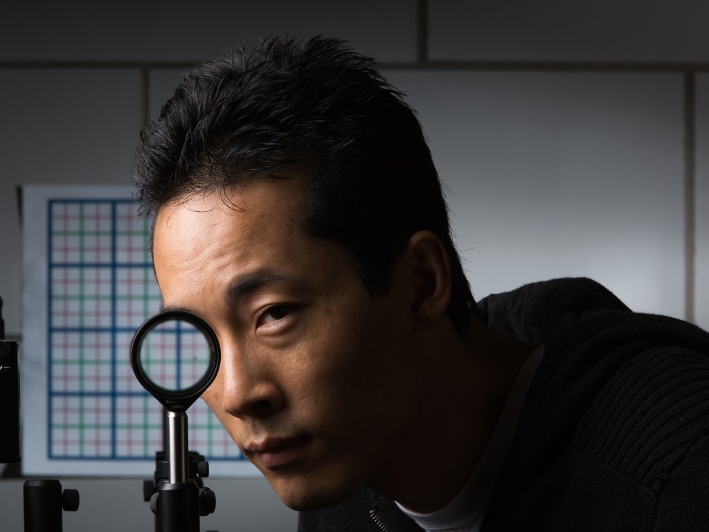 Pesquisadores da Universidade Rochester desenvolvem dispositivo capaz de criar invisibilidade