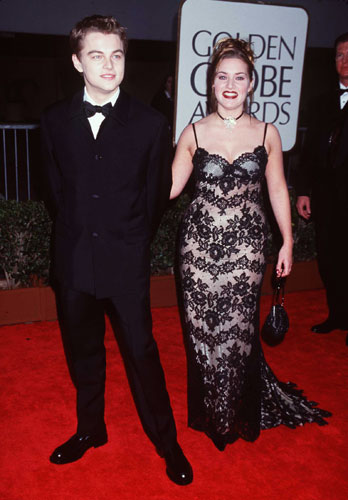 <p>Os protagonistas de <em>Titanic</em>, DiCaprio e Kate Winslet chegam ao Globo de Ouro.</p>
