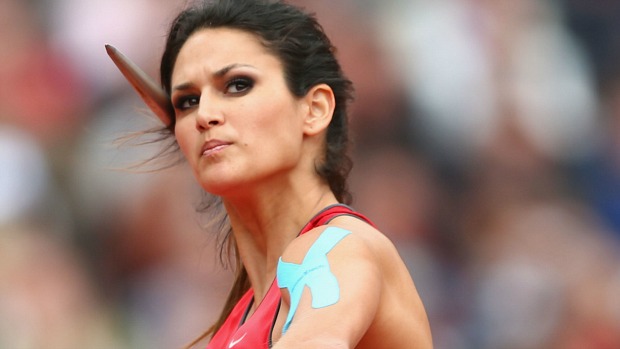 A atleta paraguaia Leryn Franco durante prova de lançamento de dardo: reforço no ombro
