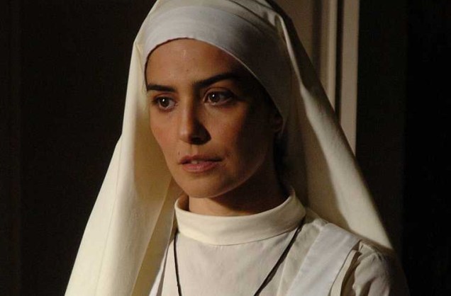 Como a freira Lavínia, na novela Páginas da Vida, de Manoel Carlos, em 2006.