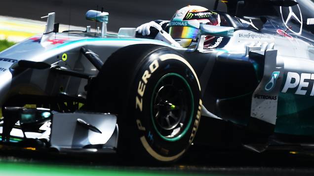 Lewis Hamilton da Mercedes ficou em segundo lugar no GP Brasil 