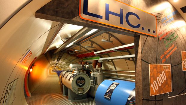 Corredor do Grande Colisor de Hadrons, no complexo do CERN, Suíça.