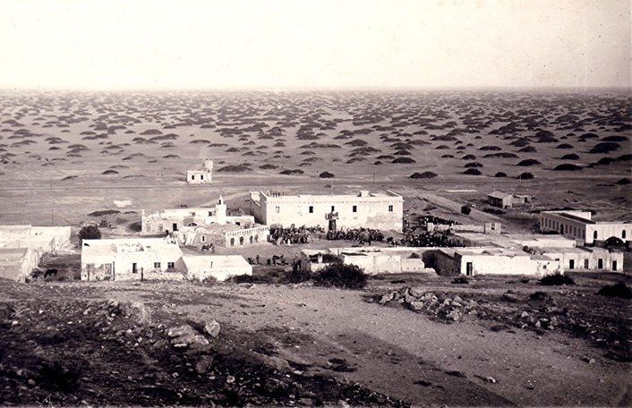 Base italiana na região de El Aziza, a 40 km da capital Trípoli, onde uma estação registrou uma temperatura de 58ºC em 1922. Nos últimos 90 anos cientistas acreditaram que esta havia sido a temperatura mais alta já registrada, mas tudo não passou de um engano na medição