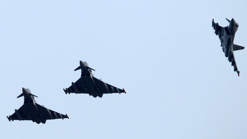 Caças britânicos decolam da base aérea da OTAN na Itália com destino a Líbia