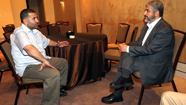 Ahmed Jabari, em encontro com o líder do Hamas, Khaled Meshaal, em 2011