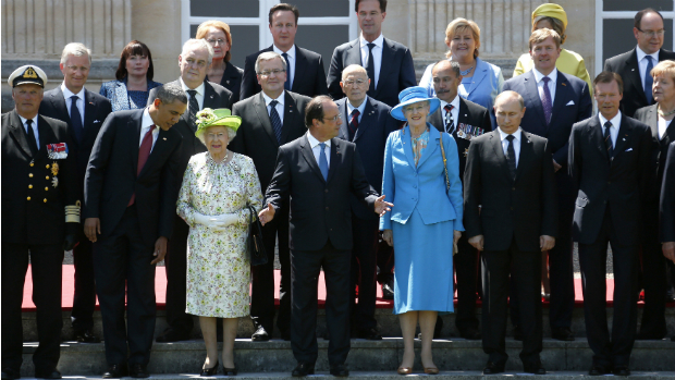 Líderes mundiais posam para foto nas comemorações de 70 anos do Dia D, na França