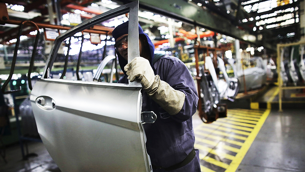 Linha de montagem de carros da Ford em São Bernardo do Campo, São Paulo