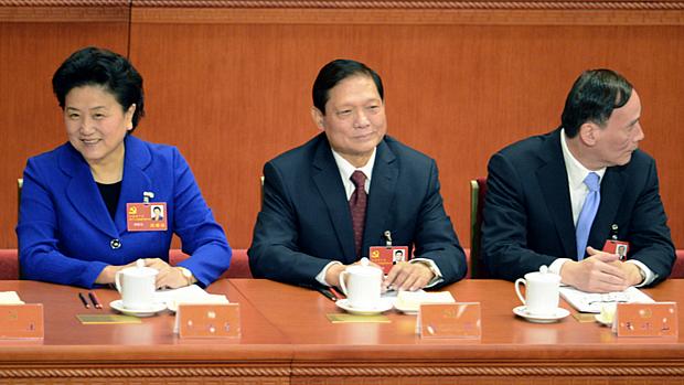 Liu Yandong, a primeira mulher a integrar o Politburo, ao lado de Liu Qi e Wang Qishan