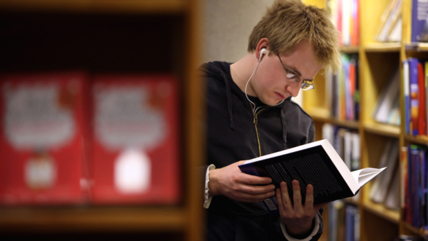Adeus à biblioteca: livros didáticos serão digitais