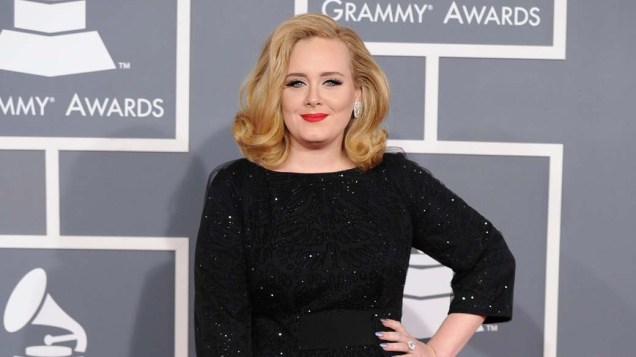 A cantora Adele, grande vencedora da 54ª edição do Grammy Awards em Los Angeles, na Califórnia