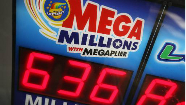 O segundo maior prêmio da história da loteria americana - 636 milhões de dólares - foi sorteado para um bilhete de San Jose, na Califórnia, vendido em uma loja de presentes, e para outro de Atlanta, Georgia, vendido em uma banca de jornais