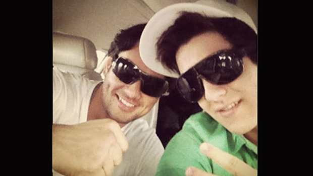 Luan Santana com seu personal trainer, Gutão