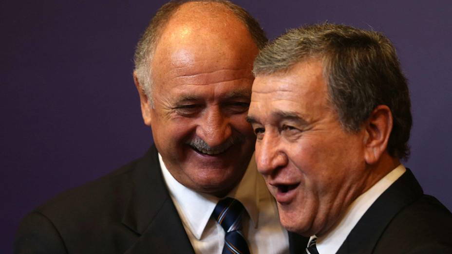 Luiz Felipe Scolari e Carlos Alberto Parreira, durante apresentação da nova comissão técnica da seleção brasileira