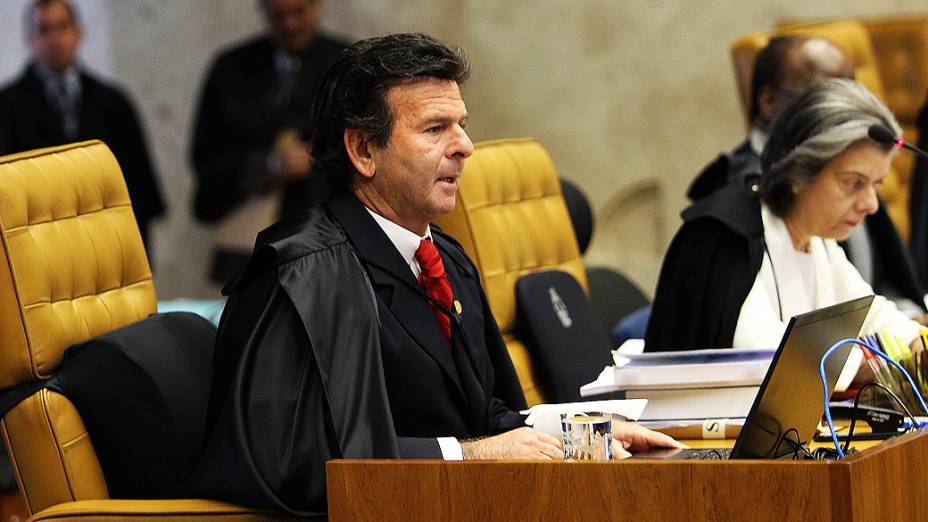 O ministro Luiz Fux no 15º dia de julgamento do processo do mensalão em sessão no plenário do Supremo Tribunal Federal (STF), em Brasília