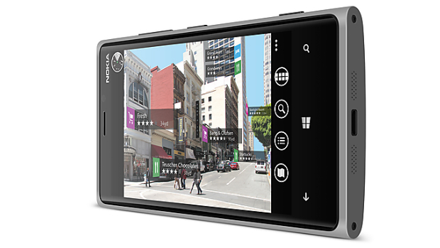 Nokia Lumia 920 sendo utilizado como um player de vídeos
