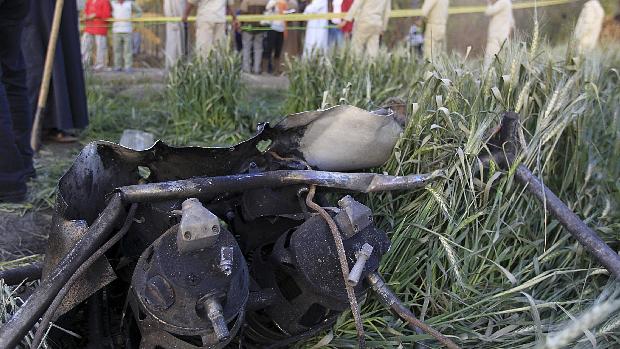 Restos do balão que explodiu e matou 19 pessoas na região da cidade de luxor, próximo ao Vale dos Reis