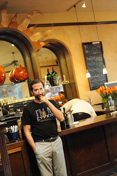O restaurante oferece vinhos livres de produtos químicos e produzidos em fazendas locais
