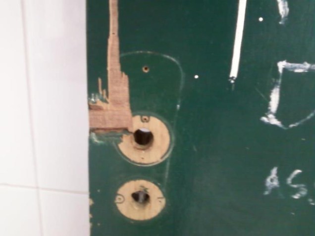 No dia 11 de julho, Isadora publicou foto da porta do banheiro feminino da escola, que estava sem fechadura