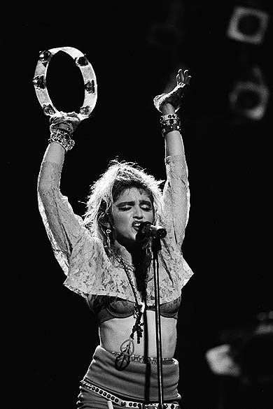 Madonna durante "The Virgin Tour" em Nova York, em 1985