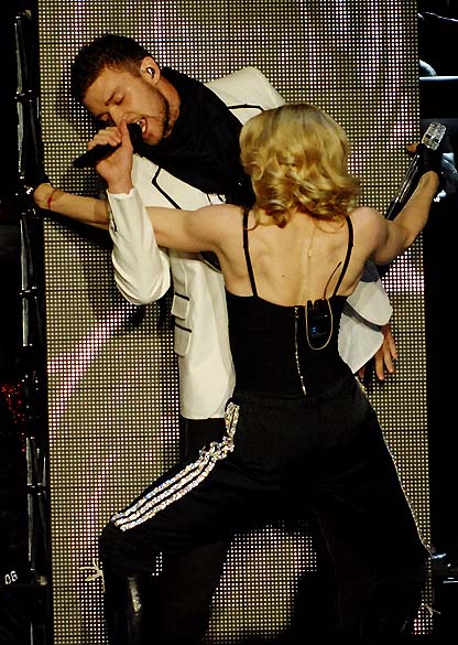 Madonna e Justin Timberlake durante show