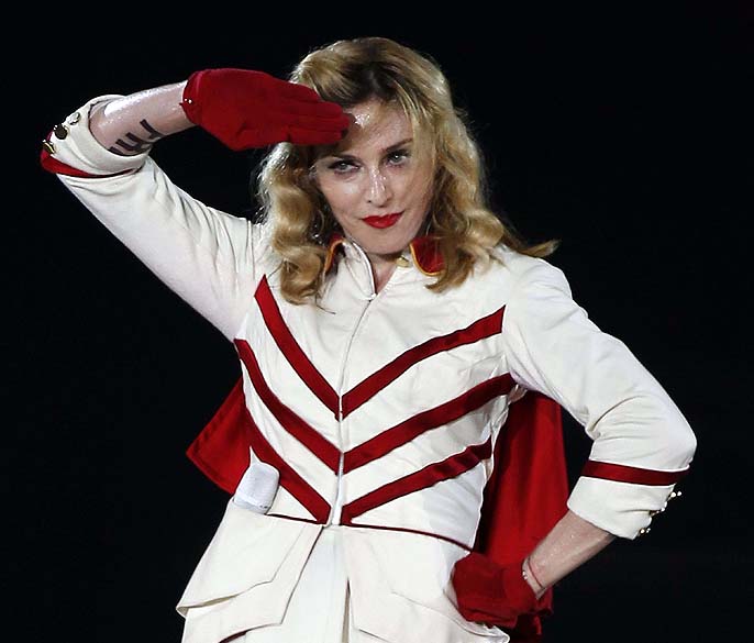 Madonna durante apresentação da turnê "MDNA" em Nice, França, em 2012