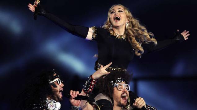 Madonna e o grupo LMFAO, durante apresentação do Superbowl 2012