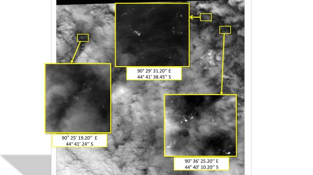 <p>Satélite detecta 122 objetos no mar que podem ser do avião da Malásia</p>