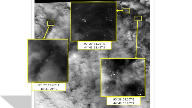 <p>Satélite detecta 122 objetos no mar que podem ser do avião da Malásia</p> <p>Satélite detecta 122 objetos no mar que podem ser do avião da Malásia</p>