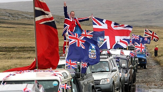 Carreata celebra o "Orgulho de ser britânico" no dia de abertura do referendo nas Ilhas Malvinas