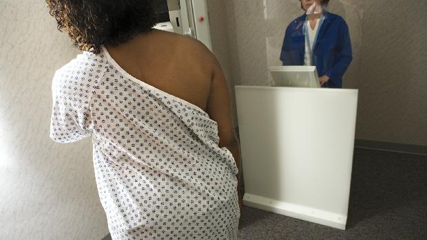 No Brasil, existem cerca de 4.000 mamógrafos para fazer o diagnóstico de preventivo de mulheres entre 40 e 69 anos