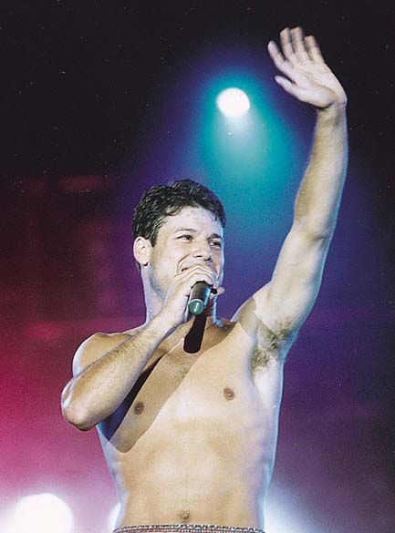 Dinho durante o último show do conjunto Mamonas Assassinas, Brasília - 02 de março de 1996