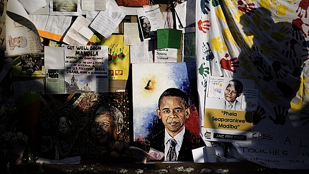 Retrato de Obama é colocado em mural em homenagem a Mandela no hospital de Pretória