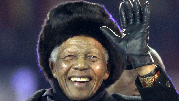 Mandela assiste à cerimônia de encerramento da Copa 2010