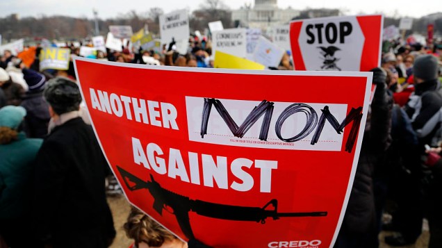 Milhares de pessoas participam da marcha em Washington a favor do controle de armas nos EUA