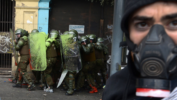 Estudantes voltam a protestar em Santiago por um um ensino gratuito e de melhor qualidade no Chile