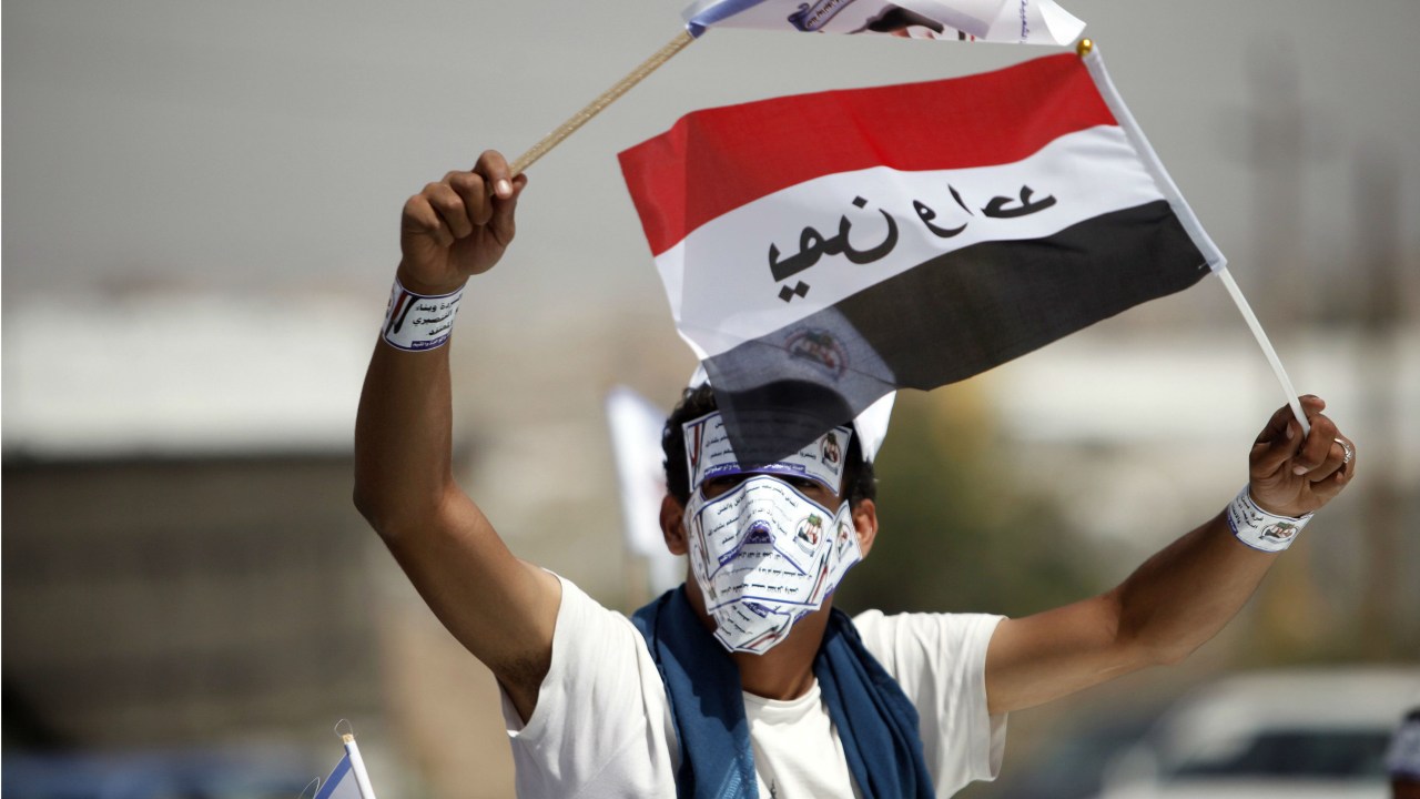 Manifestante islâmico protesta no Iêmen
