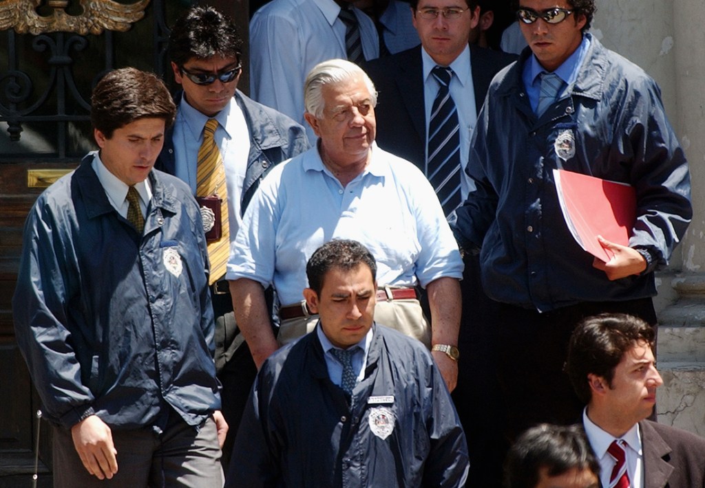 Foto de janeiro de 2005 mostra prisão de Manuel Contreras