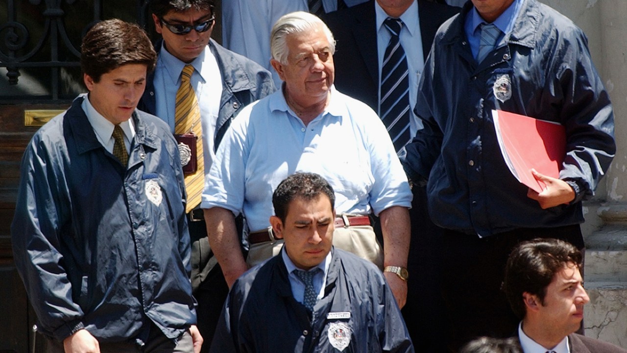 Foto de janeiro de 2005 mostra prisão de Manuel Contreras